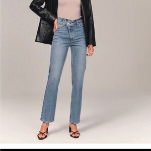 A&F Ultra High Rise 90s Straight Jean